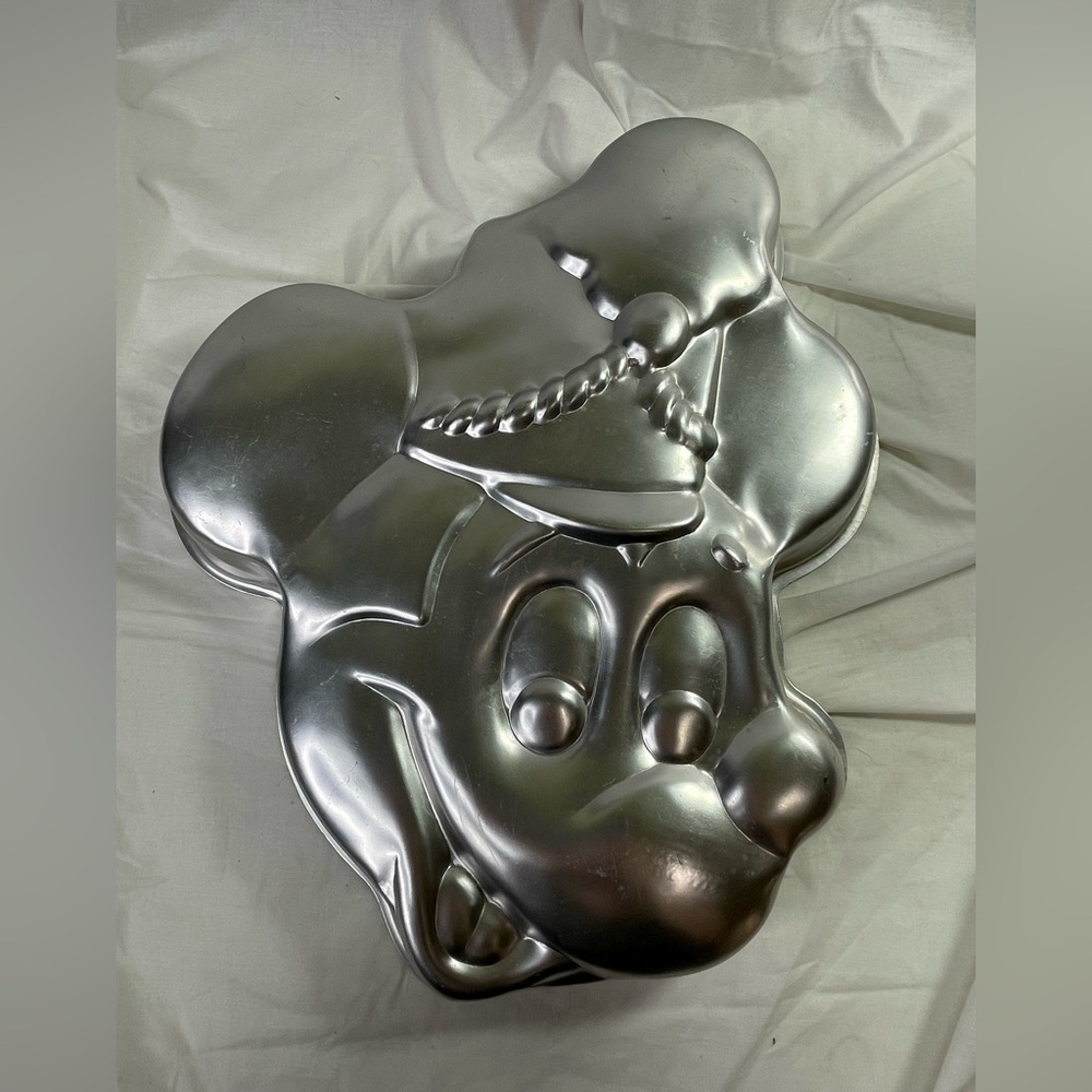 MICKEY MOUSE Marching Band Leader Head Cake Pan Mold #515-302 DISNEY Wilton - Picture 3 of 4